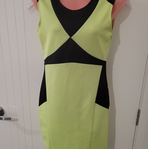 Chic a Booti Dresses & Skirts - Chic-a-booti Lime green and black dress.
